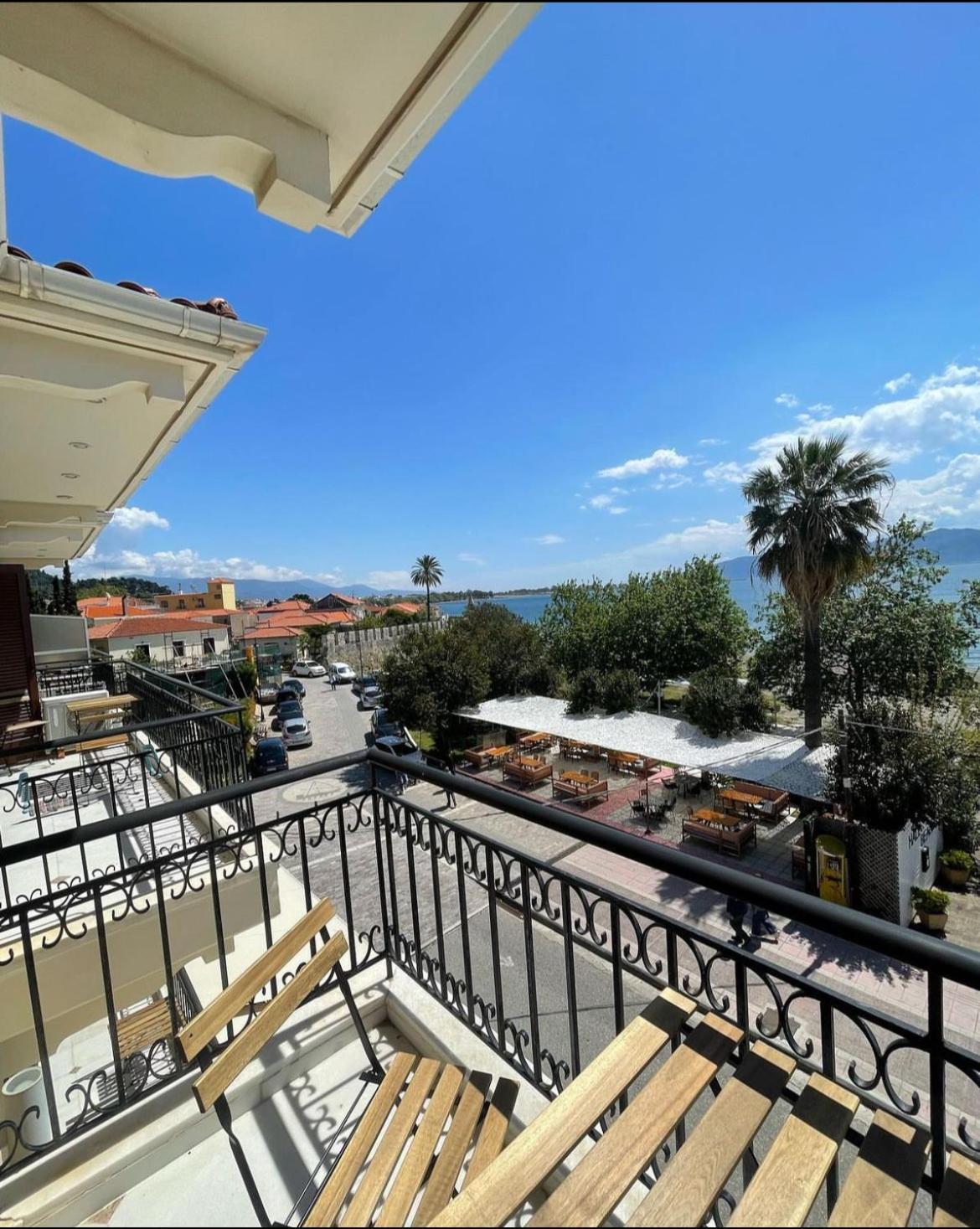 Regina Hotel Nafpaktos Exterior photo