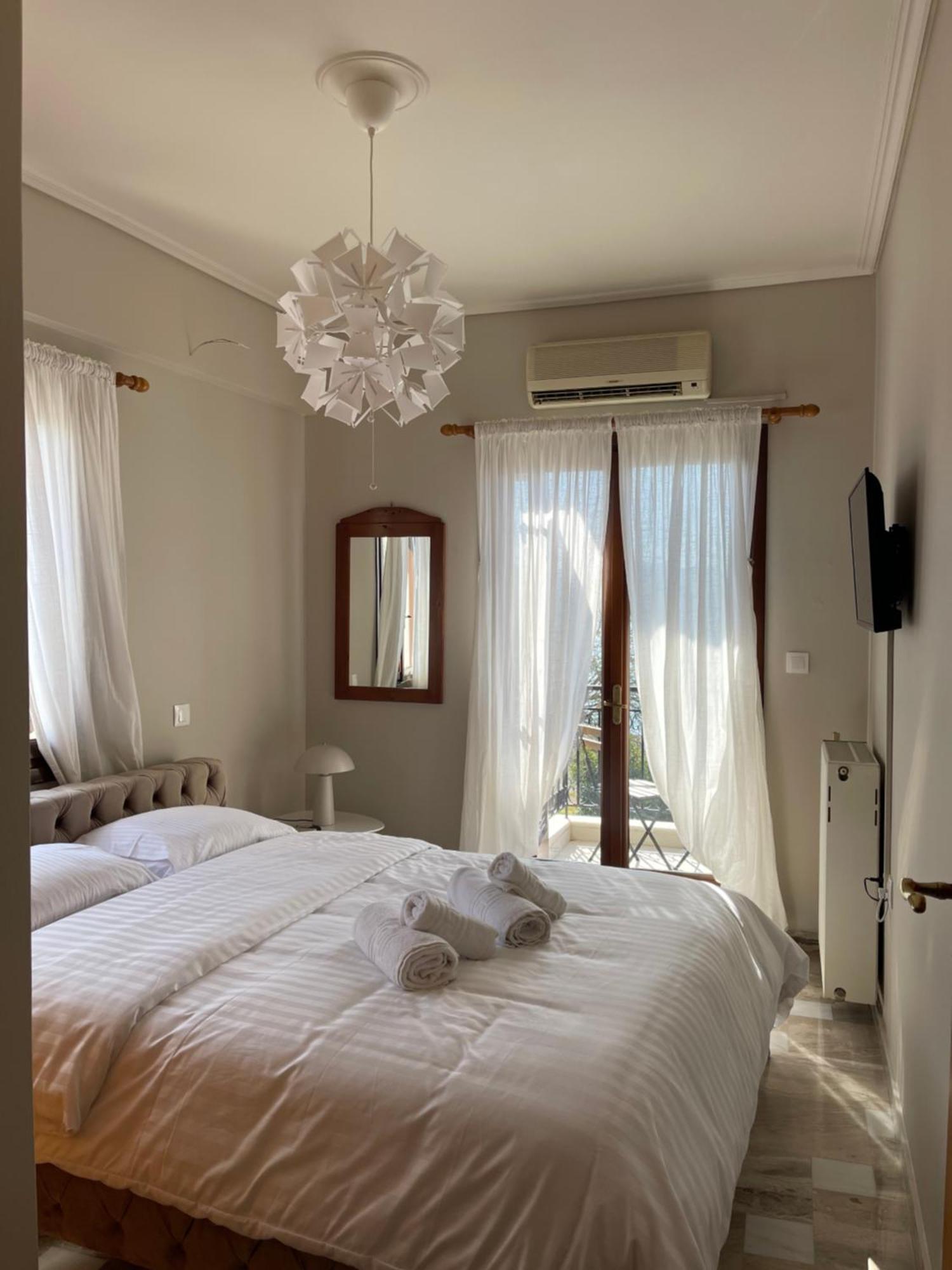 Regina Hotel Nafpaktos Exterior photo