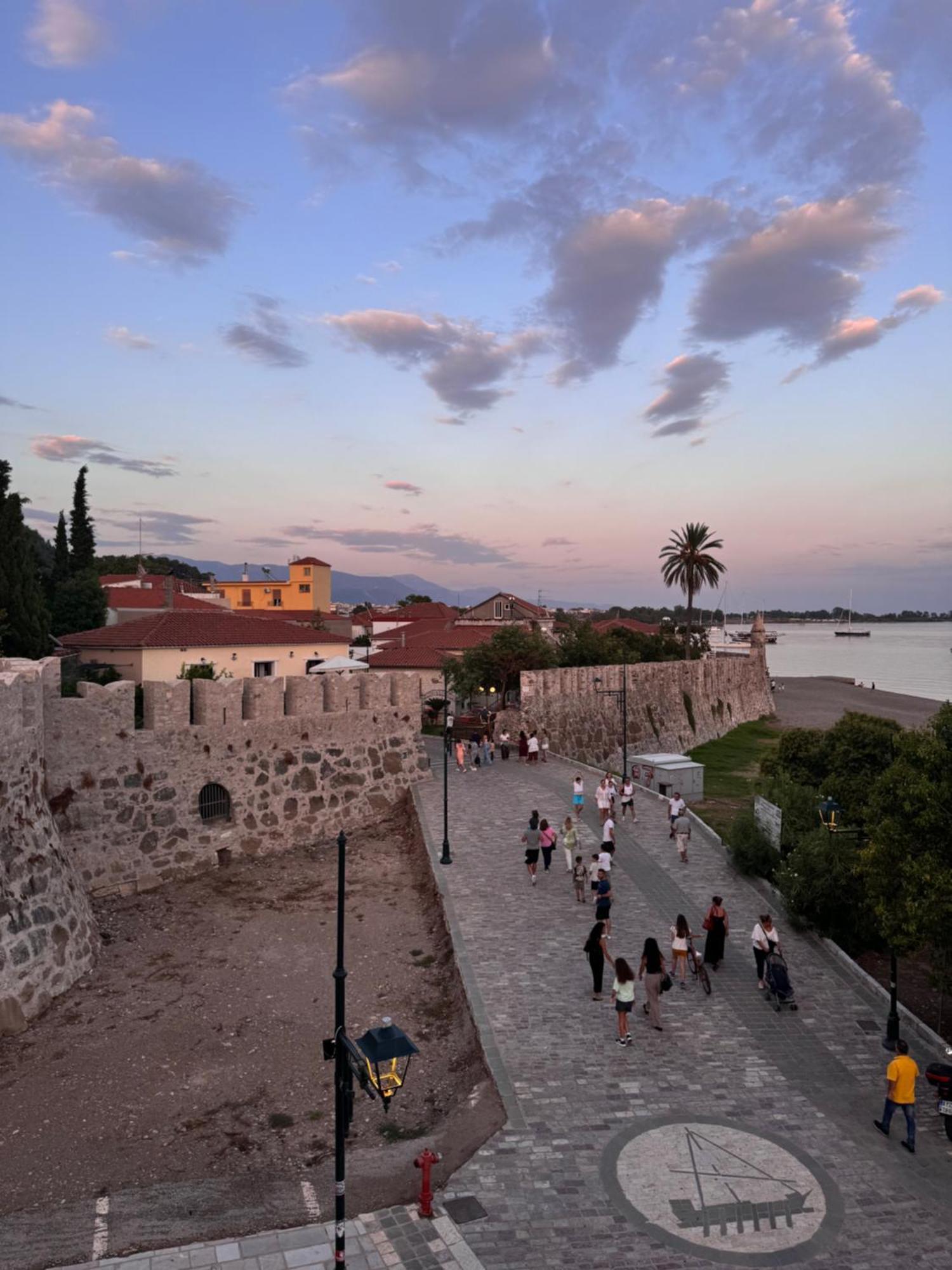 Regina Hotel Nafpaktos Exterior photo